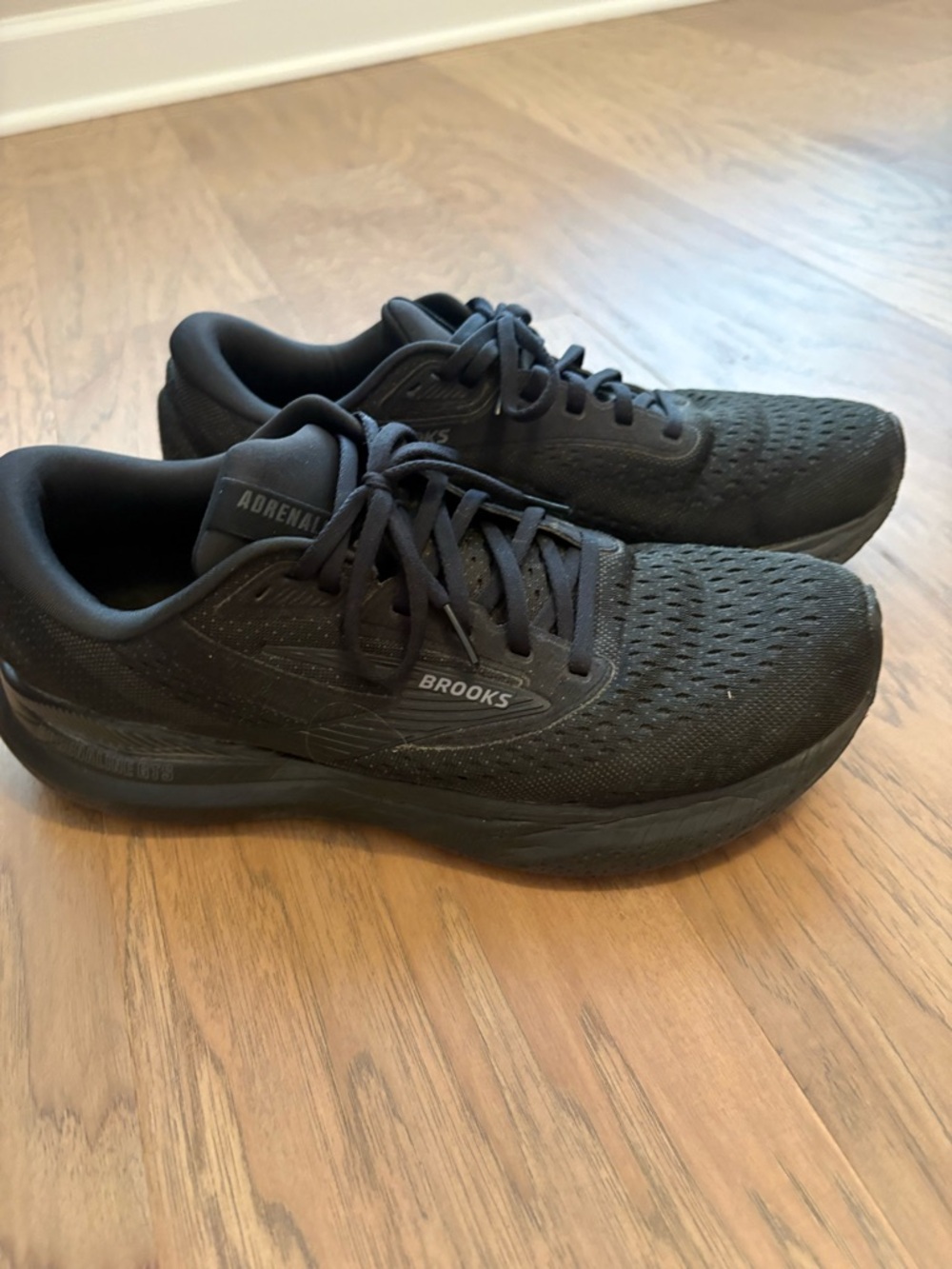 Men’s Brooks Black Running Shoes with Subtle Silver Details